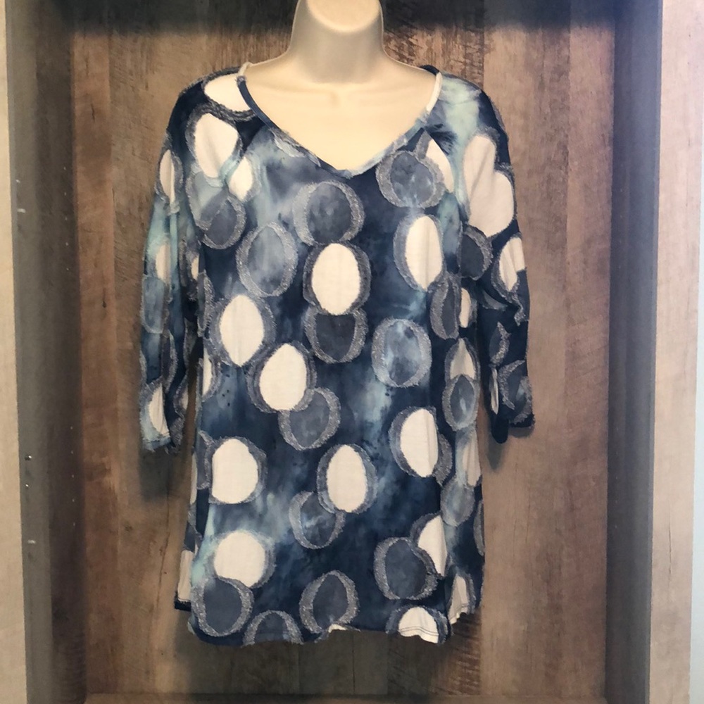 Women’s Leo & Nicole top great for fall weather!!